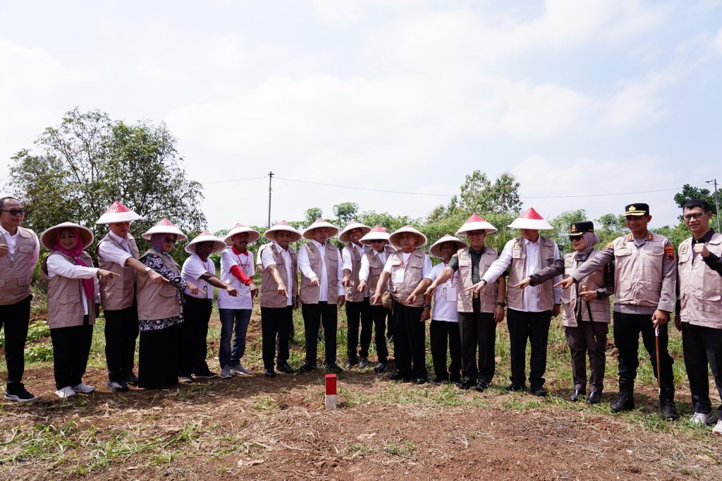 Di Momen Pencanangan GEMAPATAS 2025, Menteri Nusron: Semua Masyarakat Wajib Pasang Patok