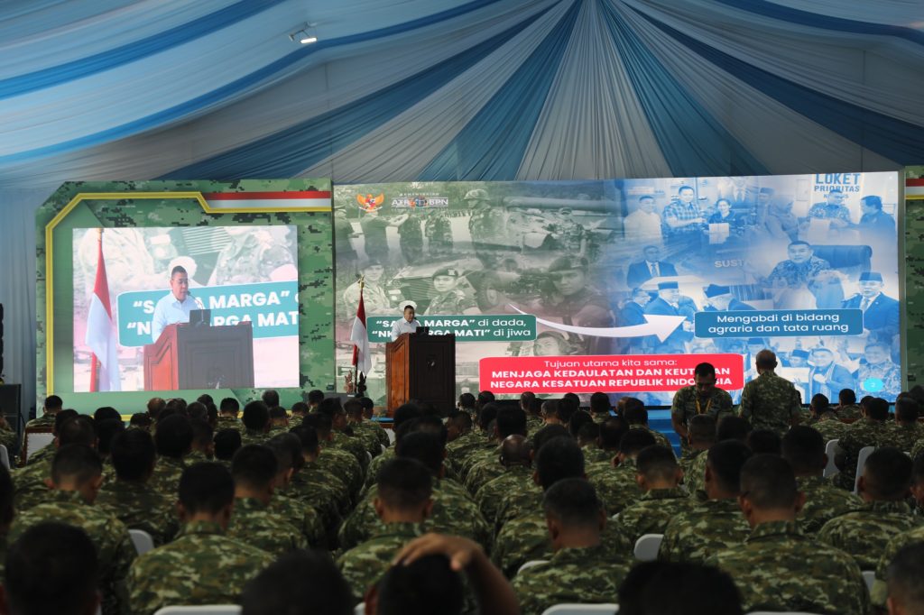 Jadi Pembicara dalam Apel Dansatkowil, Wamen Ossy Ajak TNI AD Perkuat Sinergi untuk Menjaga Tanah Negara