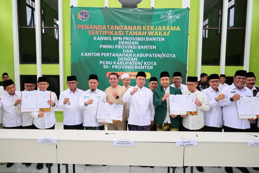 Serahkan 13 Sertipikat di Banten, Menteri ATR/Kepala BPN Ajak Organisasi Keagamaan “Keroyok” Percepatan Sertipikasi Tanah Wakaf
